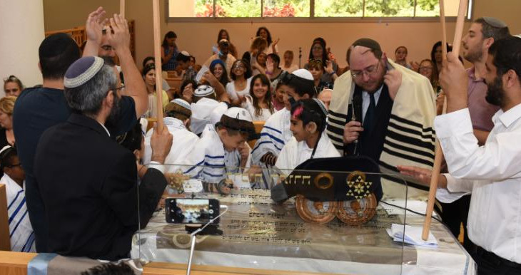 A Modern orthodox Bar Mitzvah for the deaf (Young Israel movement project) 