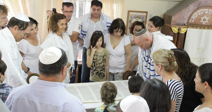 תפילת יום כיפור בבית הכנסת הרפורמי בבת עין