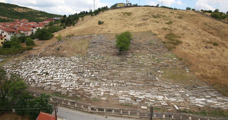 בית הקברות העתיק בביטולה,מקדוניה